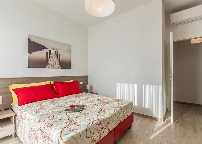 Martina, By Short Holidays בולוניה