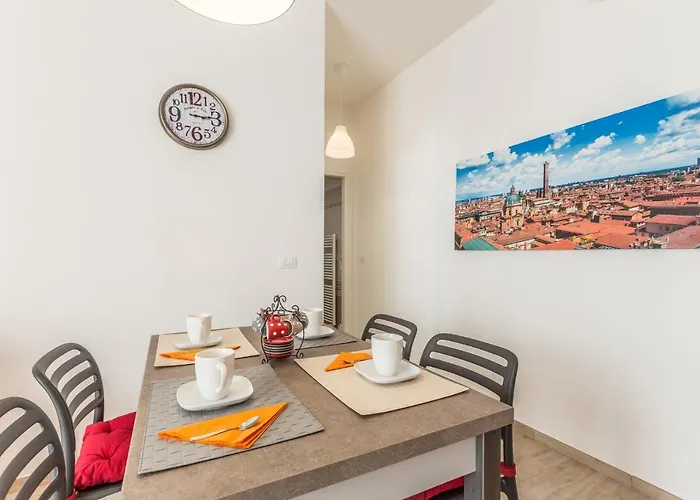 Martina, By Short Holidays בולוניה