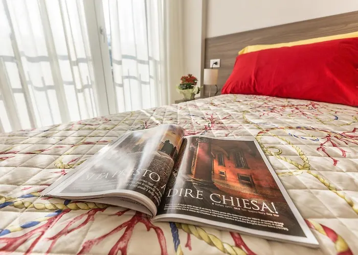 Martina, By Short Holidays * بولونيا