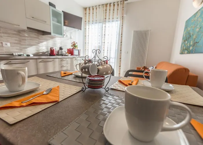 Martina, By Short Holidays * بولونيا